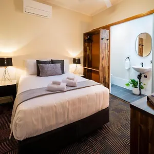  Hotel Peddlars Rest Australia