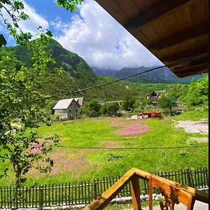 mikel-guesthouse.albaniahotels.org/